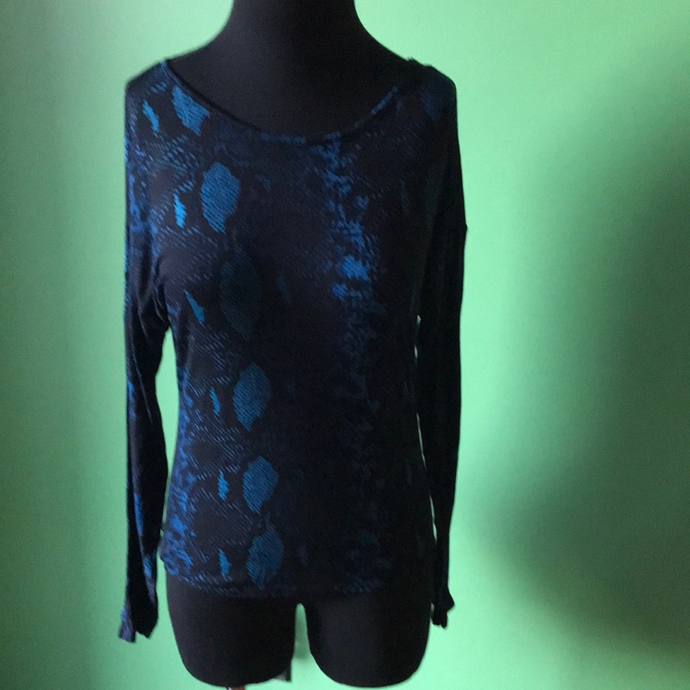 💙💙Express Cold Shoulder Long Sleeved Top💙💙